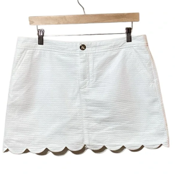 White Scalloped Hem Women's Shorts NWOT $35 - Picture 3 of 5